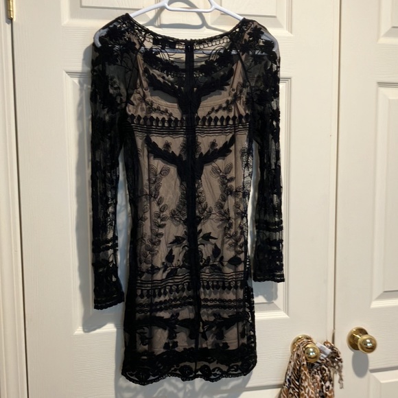 STUNNING LACE DRESS MED. - Picture 5 of 5